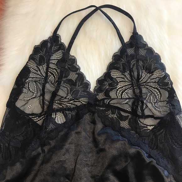 Adorn Love ⚜️ Black Lace Criss Cross Back Chemise - Picture 1 of 8
